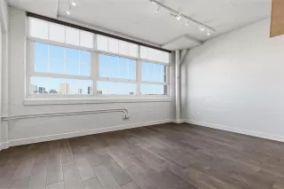 Photo #6: 21112888 Listing