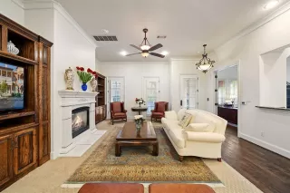 Photo #3: 21113705 Listing