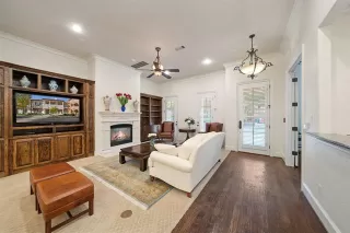 Photo #6: 21113705 Listing