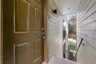 Photo #3: 21119068 Listing