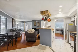 Photo #6: 21119791 Listing