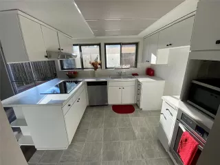 Photo #5: 21121092 Listing