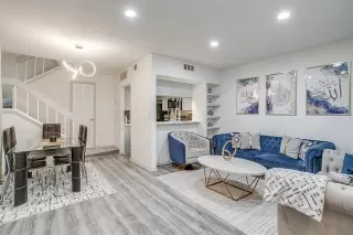 Photo #4: 21123312 Listing