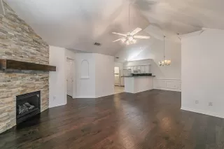 Photo #4: 21124179 Listing 