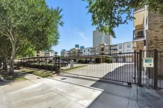 Photo #2: 21127637 Listing