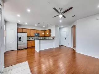 Photo #4: 21127637 Listing