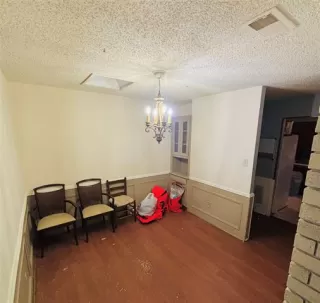 Photo #6: 21129119 Listing