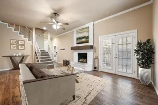 Photo #6: 21131772 Listing