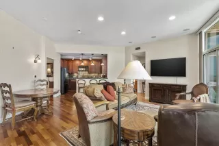 Photo #5: 21135532 Listing 