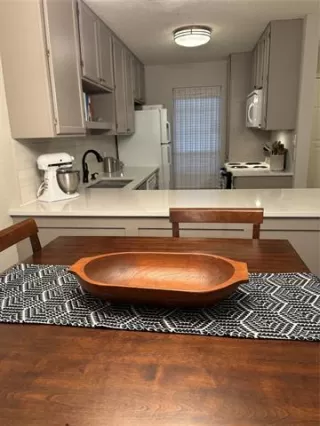 Photo #5: 21142468 Listing