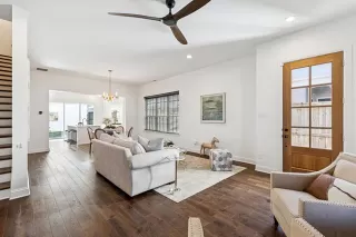 Photo #3: 21143890 Listing