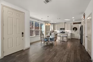 Photo #6: 21146622 Listing