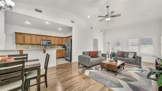 Photo #5: 21150906 Listing 