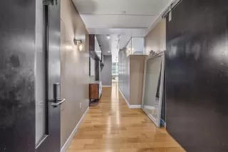 Photo #5: 21155532 Listing