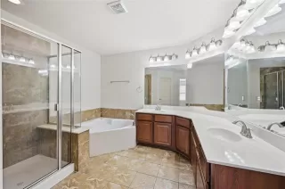 Photo #6: 21156055 Listing