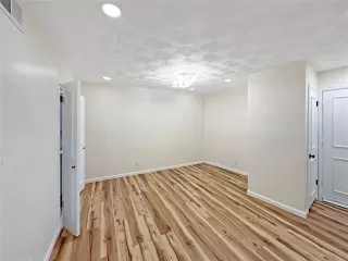 Photo #4: 21160656 Listing