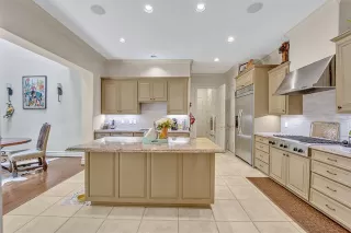 Photo #6: 21160978 Listing