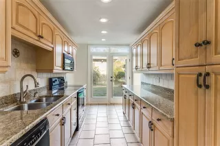 Photo #6: 21162449 Listing