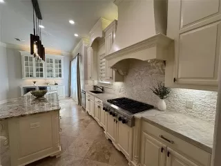 Photo #5: 21165558 Listing