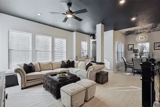 Photo #4: 21165937 Listing