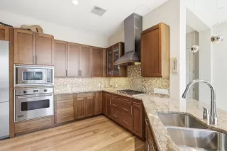 Photo #5: 21168012 Listing