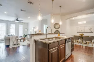 Photo #5: 21168561 Listing 