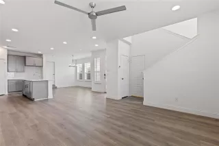 Photo #5: 21172513 Listing 