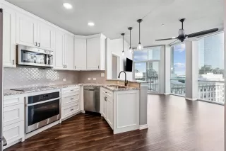 Photo #6: 21173015 Listing 