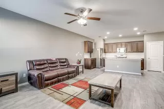 Photo #5: 21177394 Listing