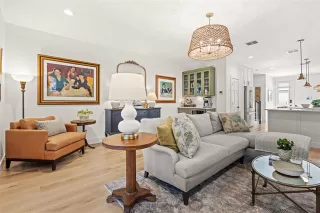 Photo #5: 21177556 Listing