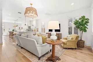 Photo #6: 21177556 Listing