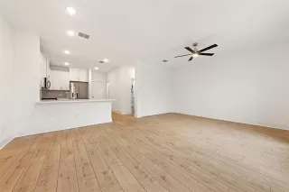 Photo #6: 21179688 Listing