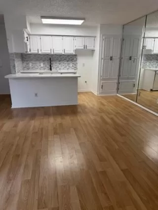 Photo #5: 21180538 Listing