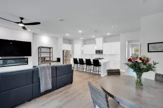 Photo #4: 21181381 Listing