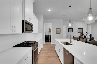 Photo #6: 21181381 Listing