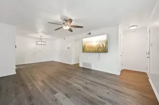 Photo #3: 21182332 Listing