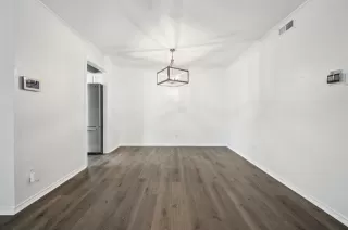 Photo #6: 21182332 Listing