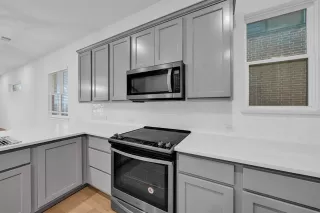 Photo #5: 21182599 Listing