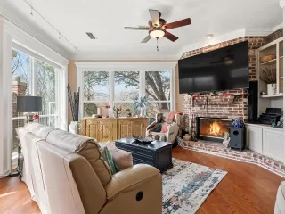 Photo #6: 21184709 Listing