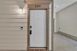 Photo #5: 21184822 Listing