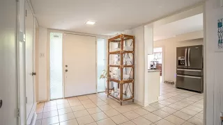 Photo #5: 21185952 Listing