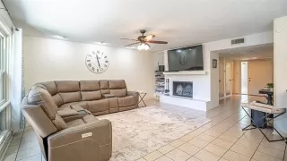 Photo #6: 21185952 Listing