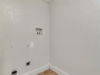 Photo #6: 21186730 Listing