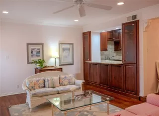 Photo #4: 21189265 Listing 