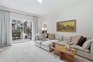 Photo #5: 21189884 Listing 