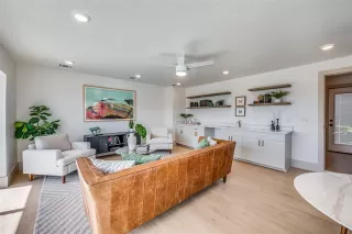 Photo #6: 21196482 Listing