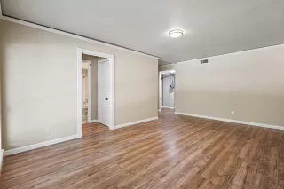 Photo #6: 21197229 Listing 