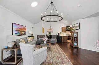 Photo #4: 21208348 Listing