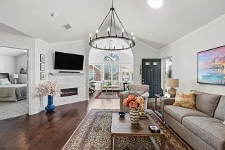 Photo #6: 21208348 Listing