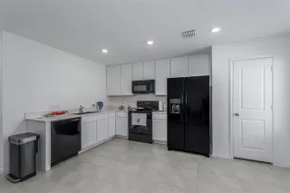 Photo #4: 21208748 Listing